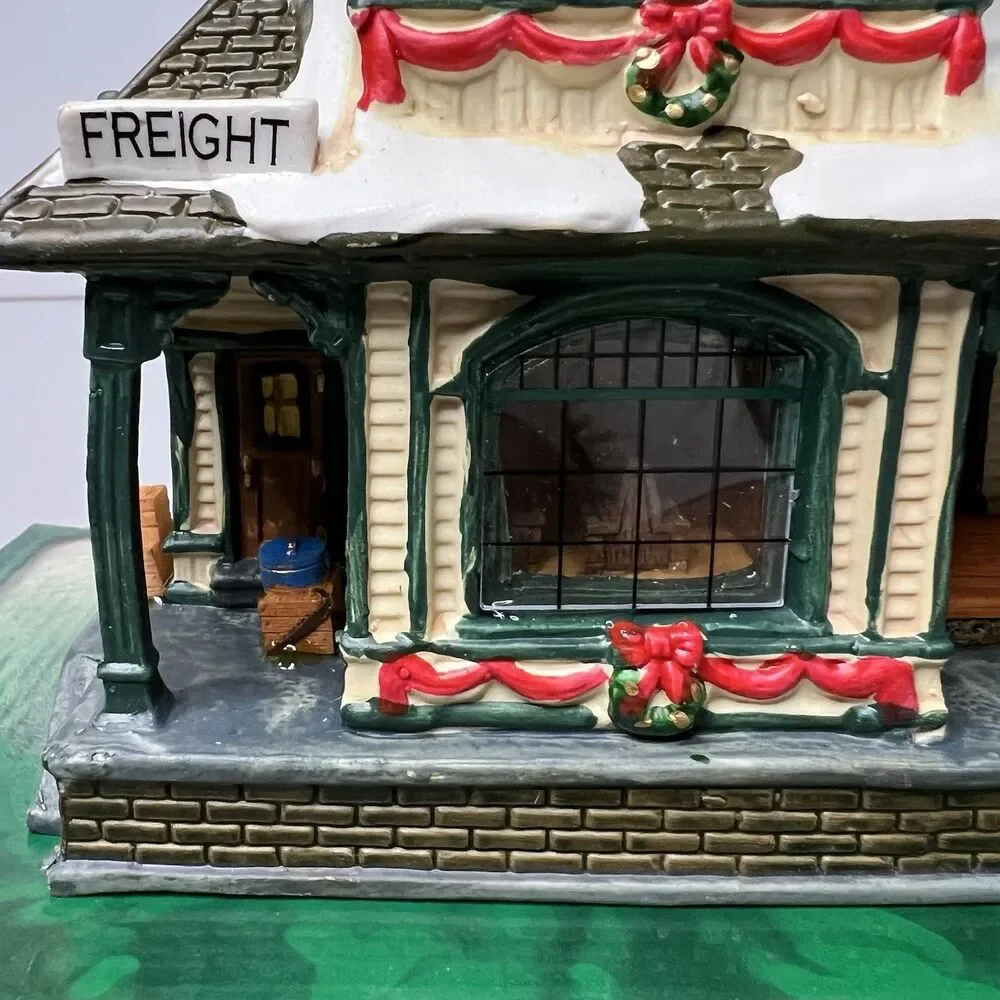 Lemax Coventry Cove West Bend Station Christmas Village 2002 Vintage EUC Vintage